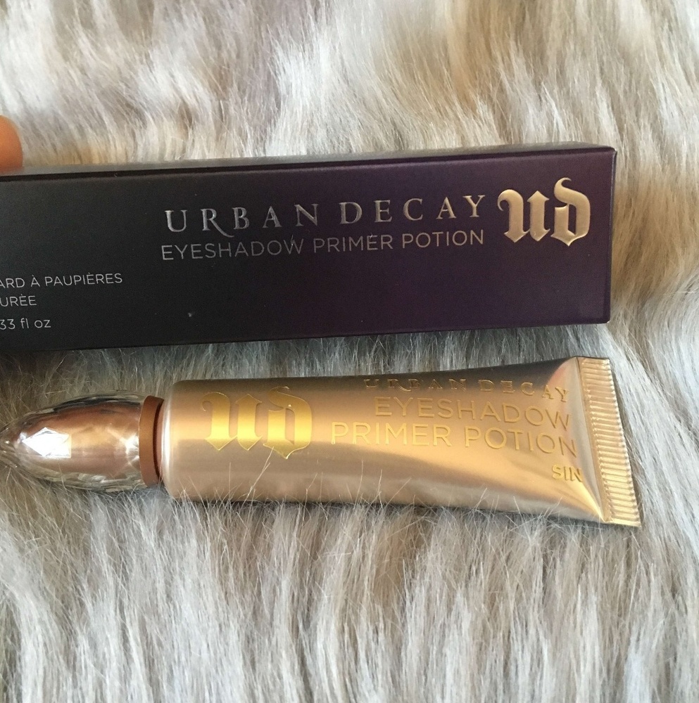Eyeshadow primer